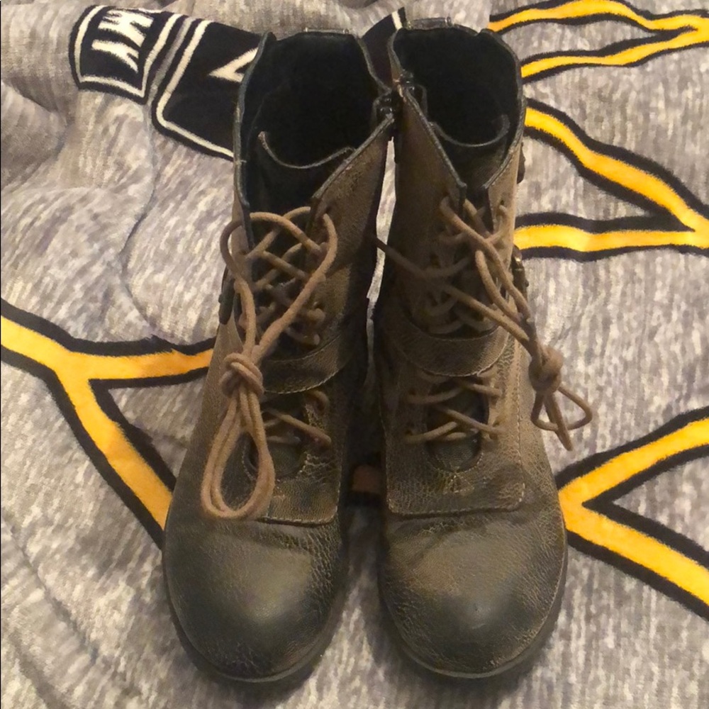 Vintage combat boots!